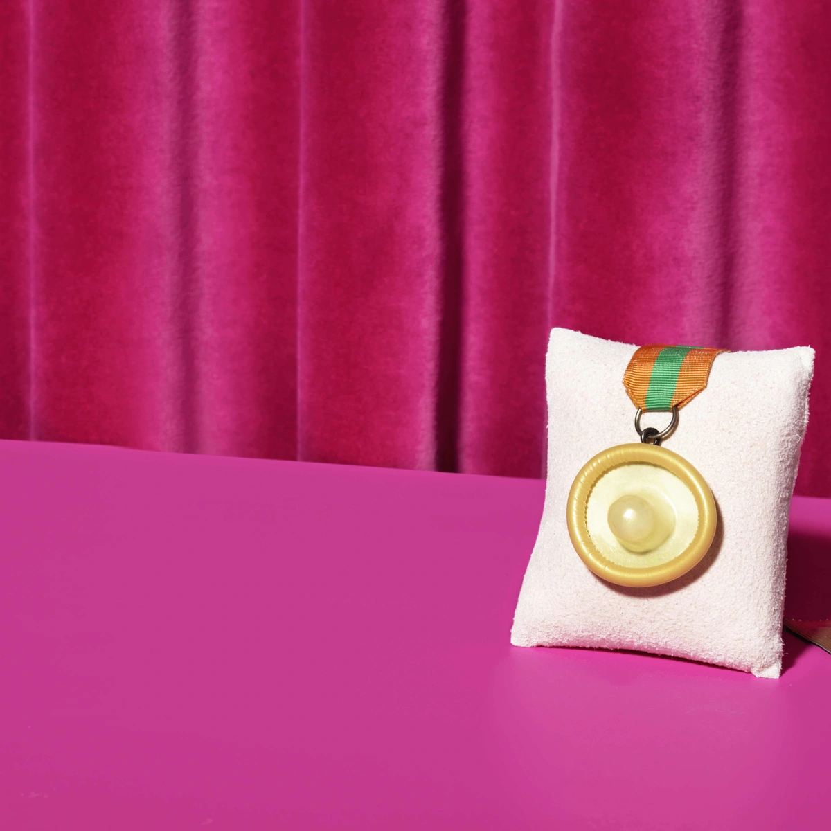 1561558692 tinder-trauma-header-22