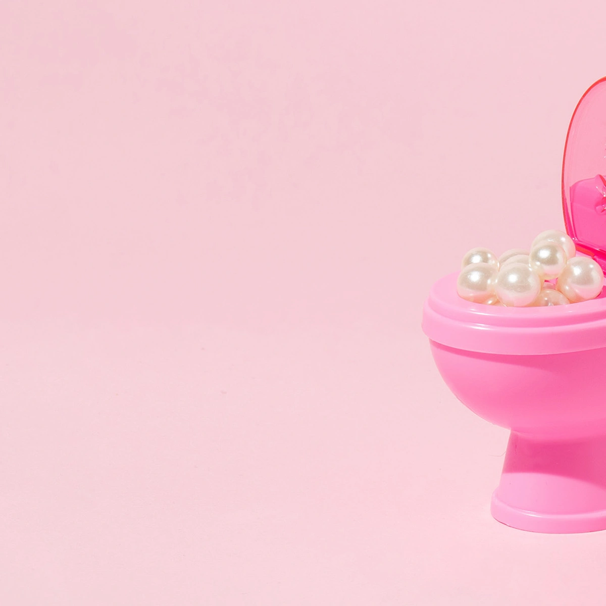 hero - wc - roze - parels - toilet - shutterstock