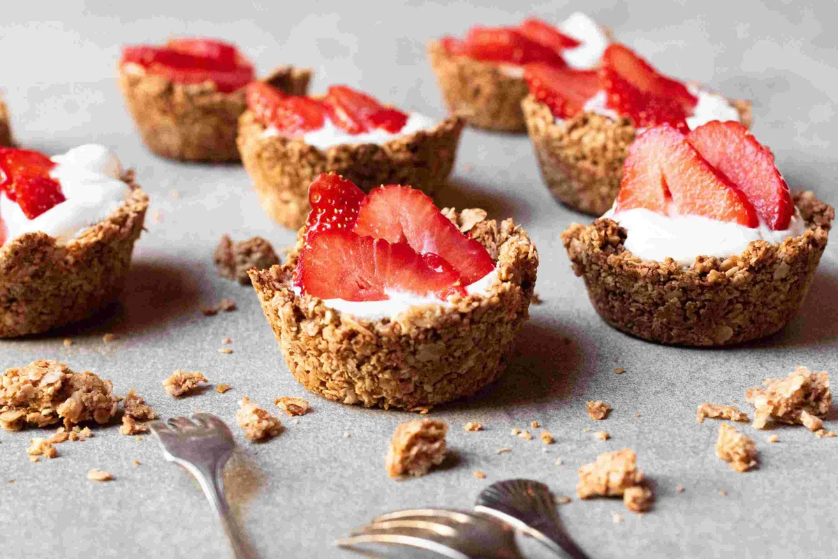 Header - fokking makkelijk recept - chickslovefood - aardbeien - taartjes