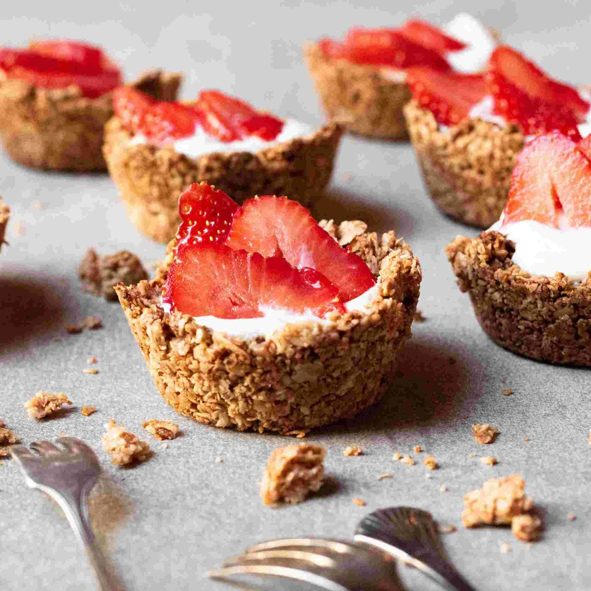 Header - fokking makkelijk recept - chickslovefood - aardbeien - taartjes