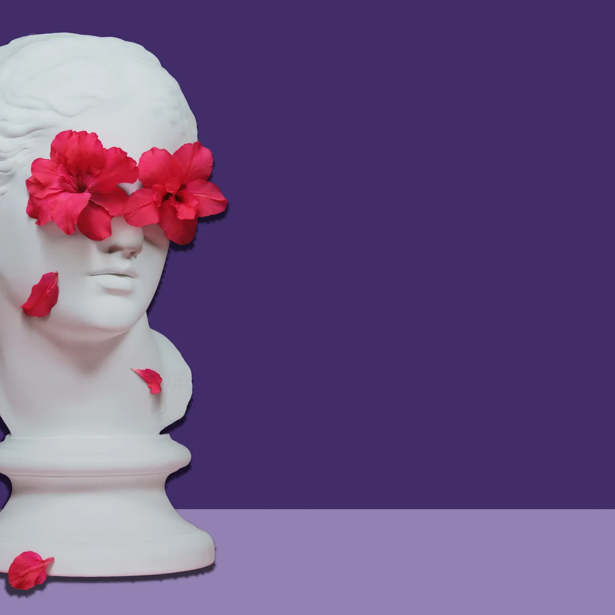 Standbeeld - hoofd - bloemen
