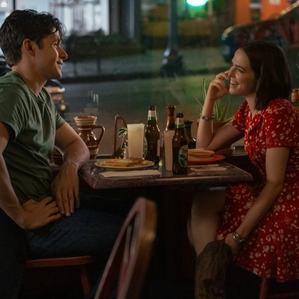 Zwijmelen maar, iedereen kijkt dit weekend naar deze romcom op Netflix