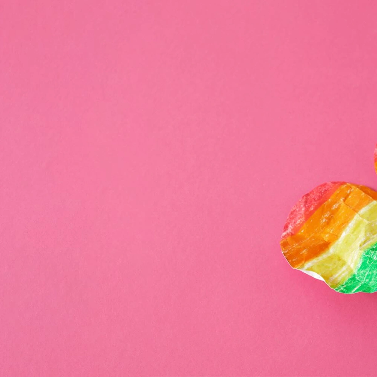 Hero - regenboog - pride - hartje - Shutterstock