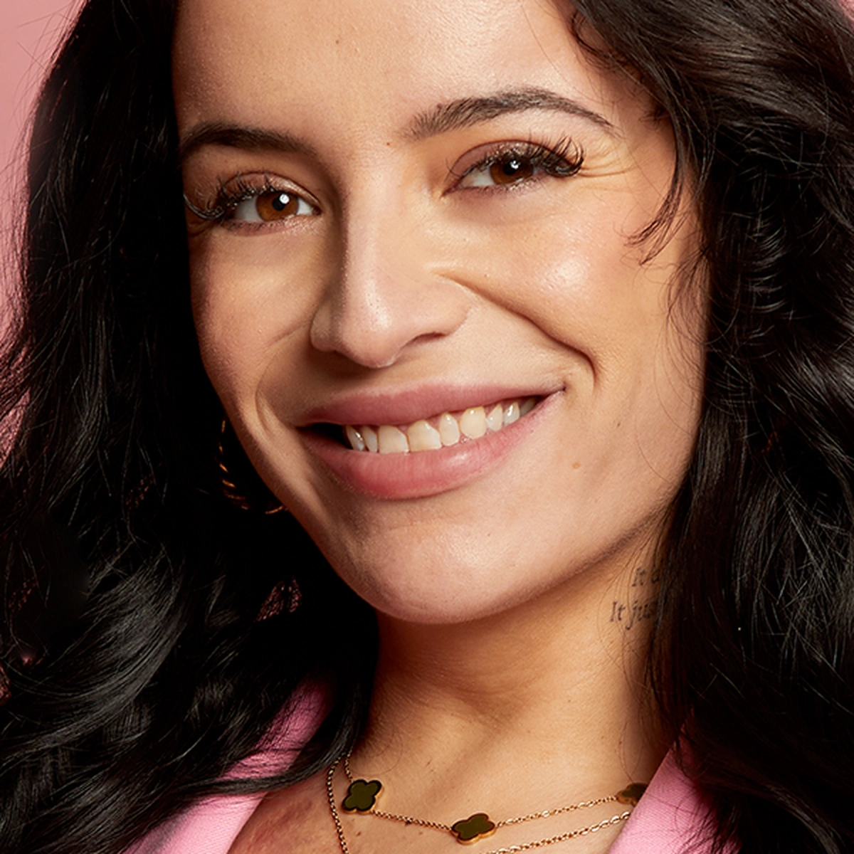 06 - portrettenserie Nathalie - FOTOGRAFIE Liz van Camperhout STYLING Nada Farzanyar - Header.png5