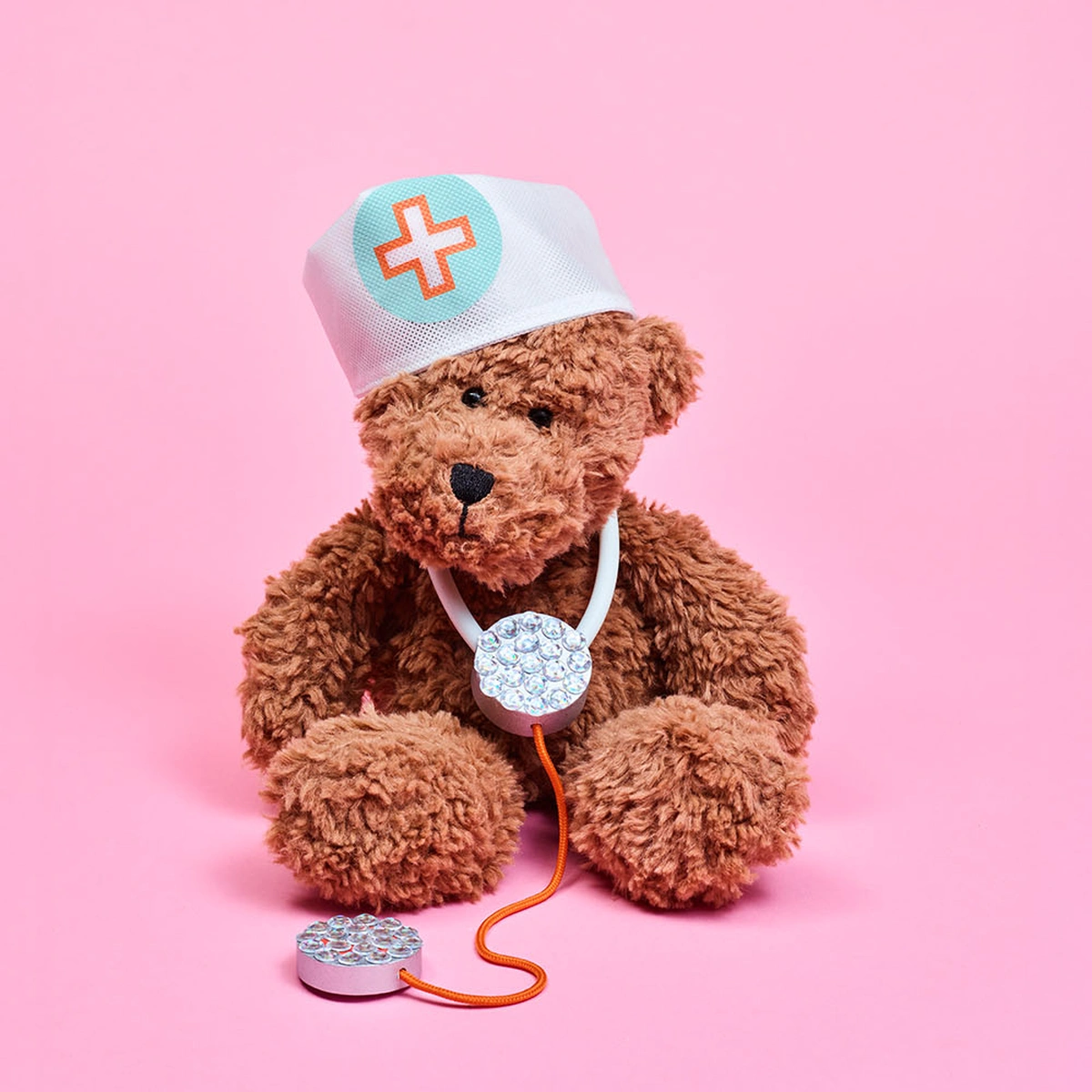 Editie 09 BS - Stills - B&M verhaal 1 Verloskundige - Roze - Beer - Arts - Fotografie Tom ten Seldam - Styling Cheri van Rijn - Header