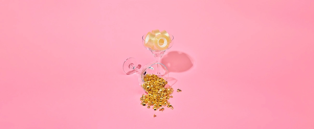 2023 - 08 - Header - Stills - Glaasje - B M - Carriere en geld - Fotografie Tom ten Seldam - Styling Lieke Ouwinga