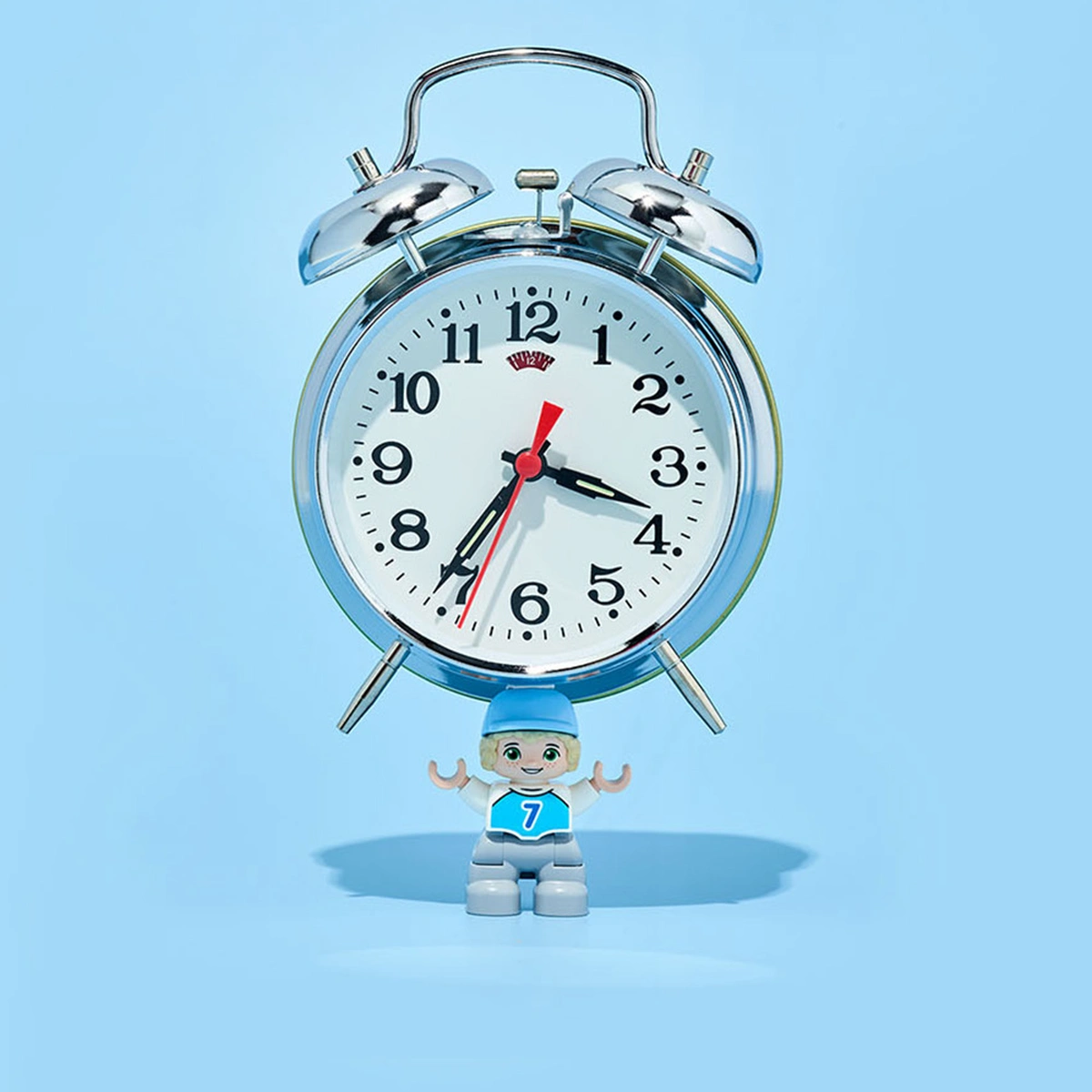 header - tukken - slapen - klok - blauw - speelgoed - tom ten seldam