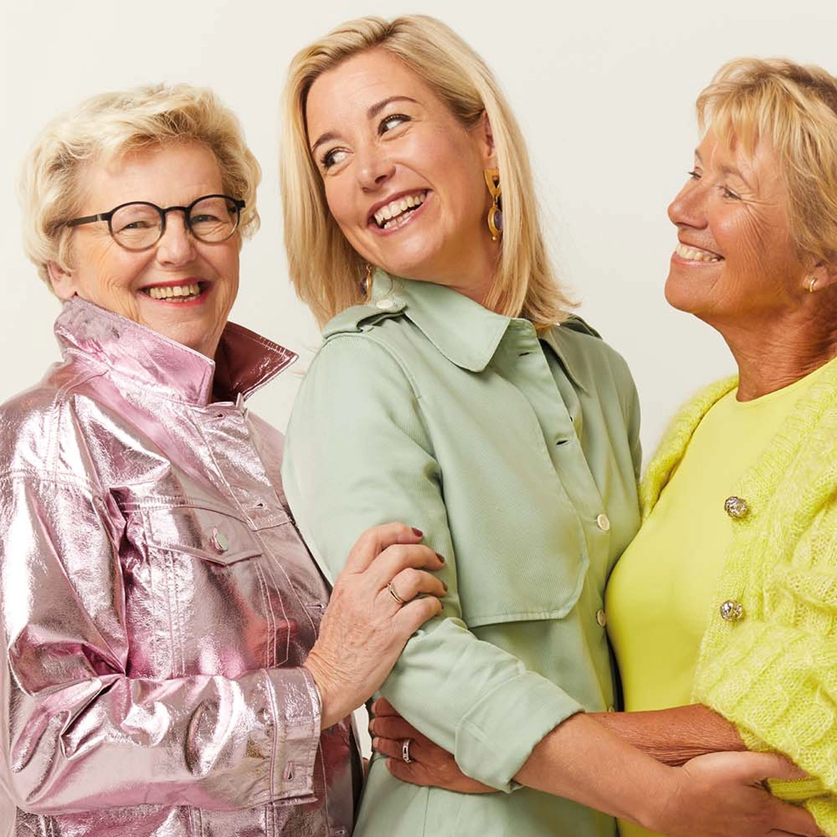 header - Oh Baby - Carrie ten Napel met moeder en schoonmoeder