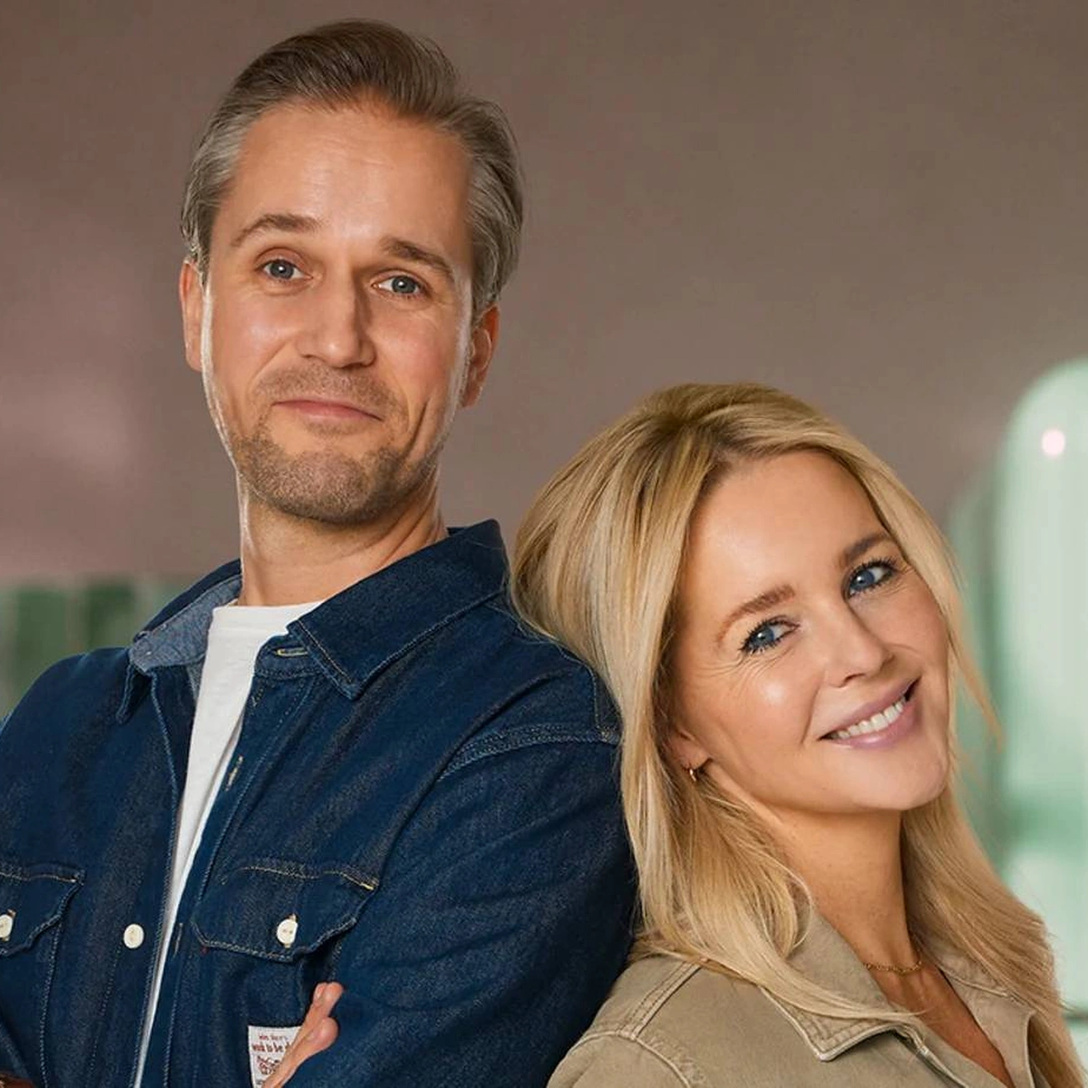 Een grote Familie seizoen twee - Julia en Taco - Chantal Janzen en Lykele Muus -  beeld Jasper Suyk