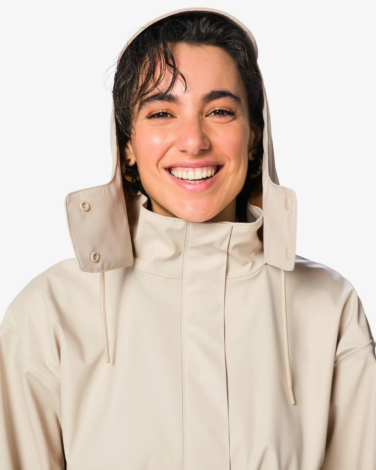 Deze Hema-trenchcoat is precies wat we al jaren zoeken: praktisch én stijlvol 