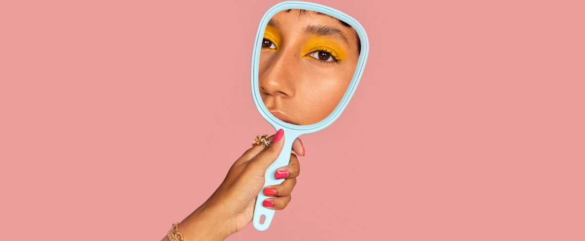 header - kruitvat - spiegeltje - roze - oogschaduw - make-up  - myrthe giesbers