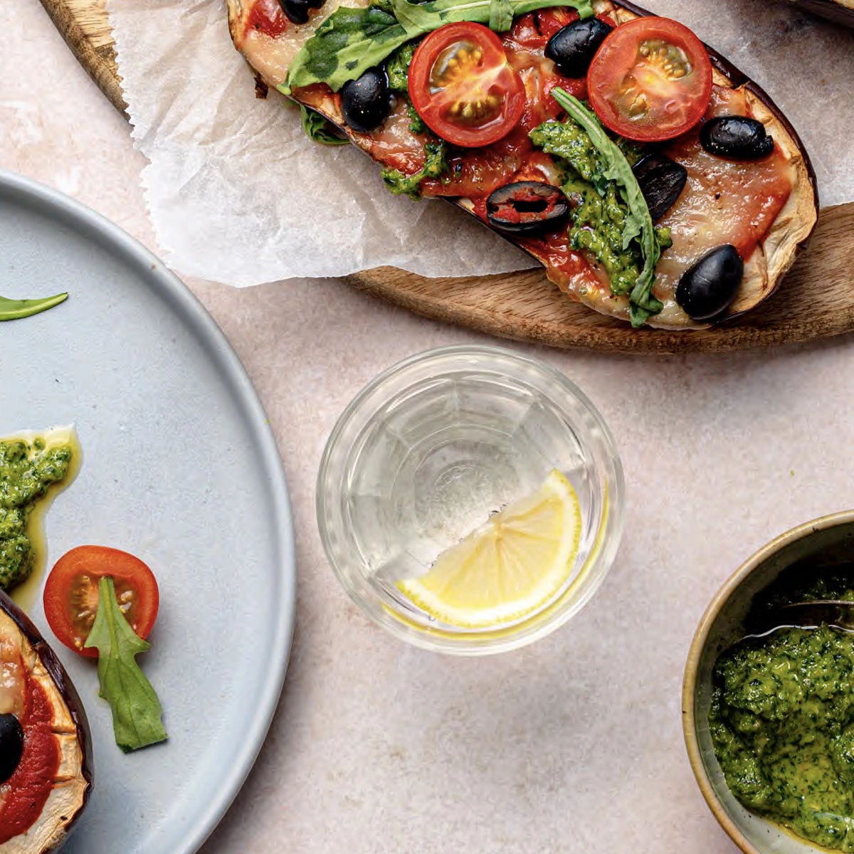 Aubergine - auberginepizza's - recept - fokking makkelijk recept - pesto