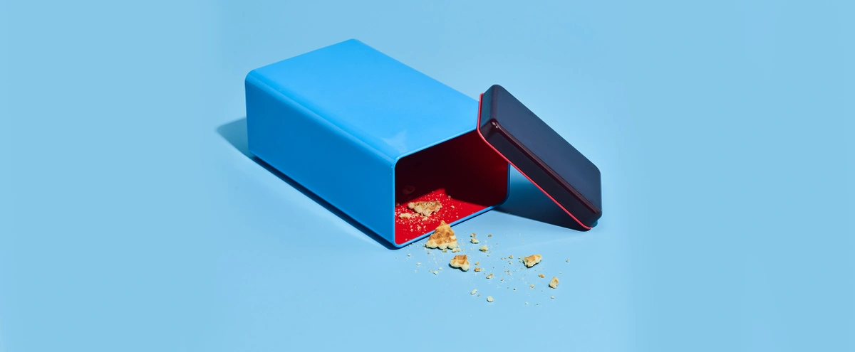 Header - koekje - kruimel - restje - eten - blauw