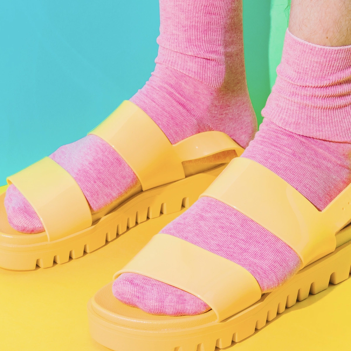 Header - sandalen - sokken - Shutterstock