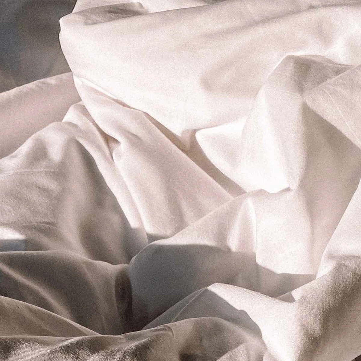 header - dekbed - bed - unsplash