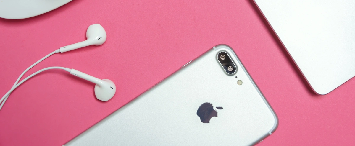 Header - pexels - telefoon - iphone - oortjes - gadget - tech