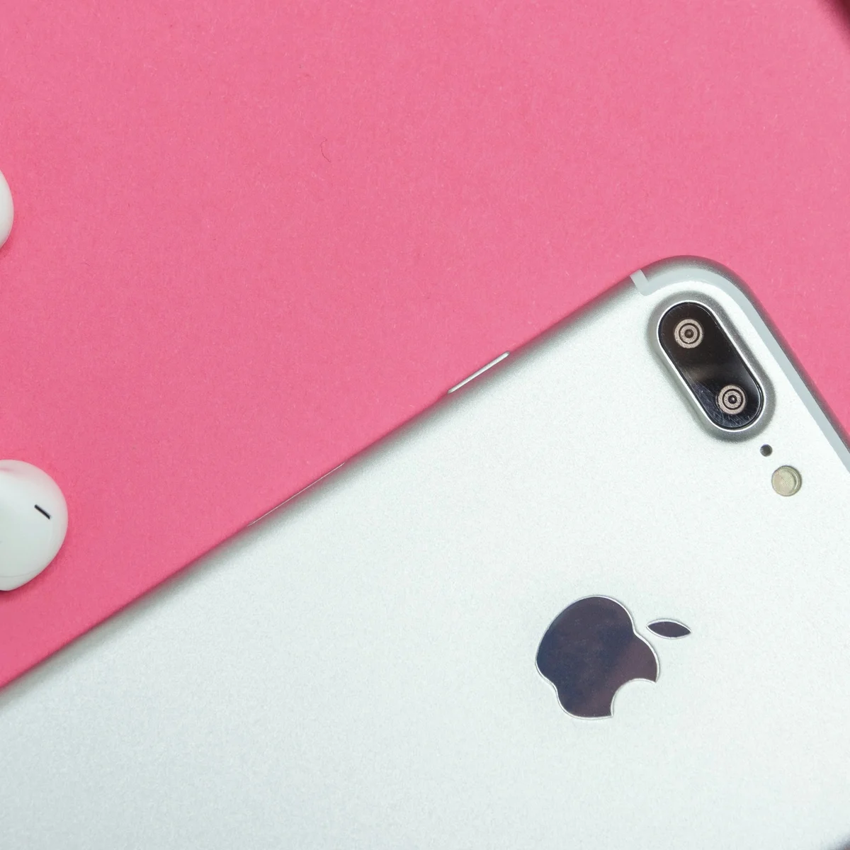 Header - pexels - telefoon - iphone - oortjes - gadget - tech