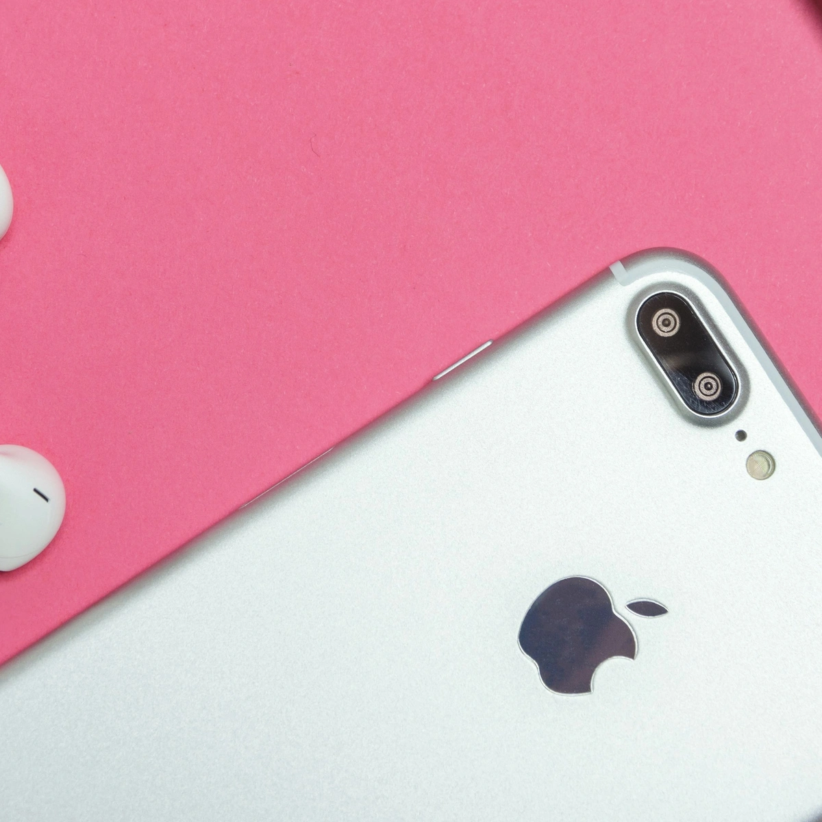 Header - pexels - telefoon - iphone - oortjes - gadget - tech