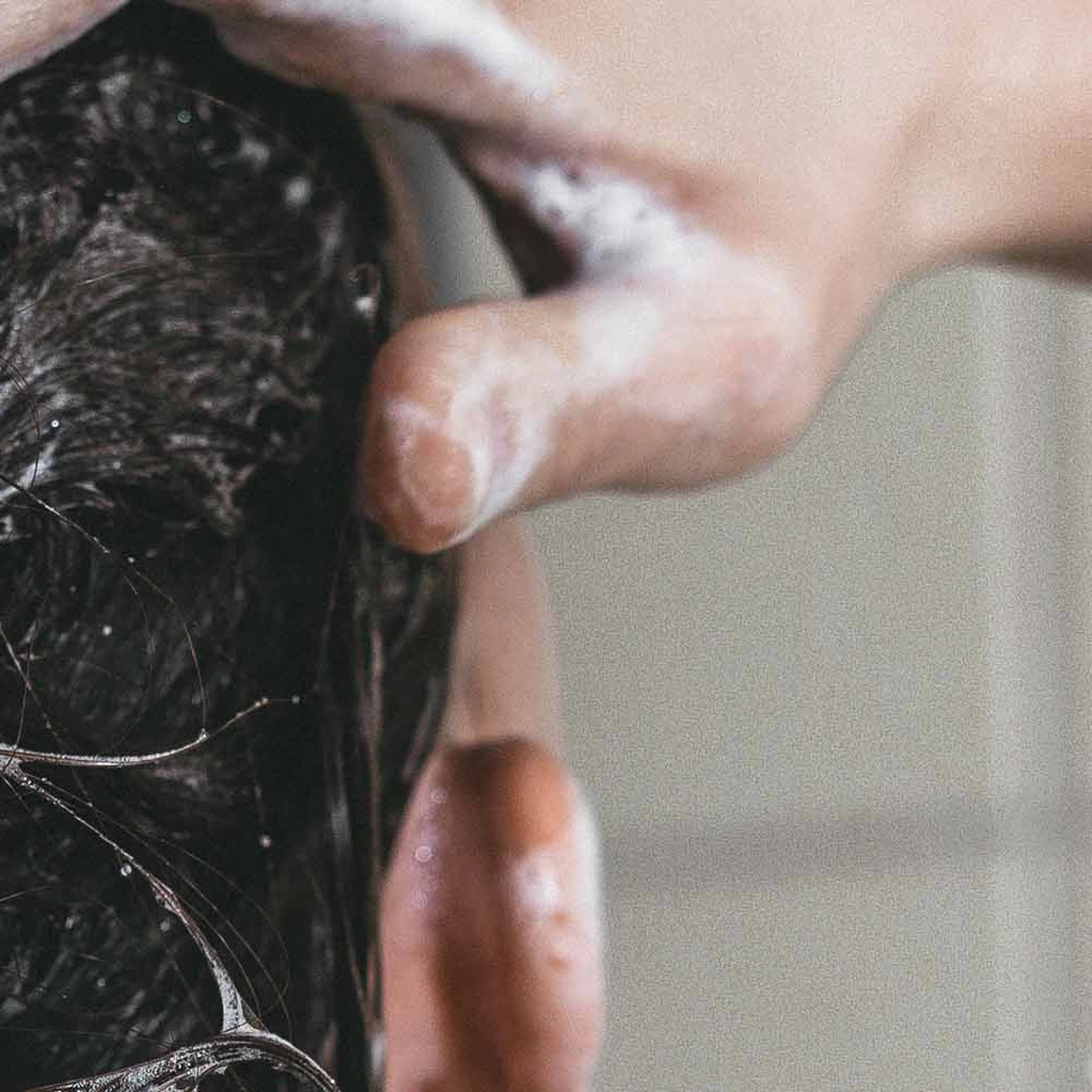 hero - shampoo - haren wassen - douche - unsplash