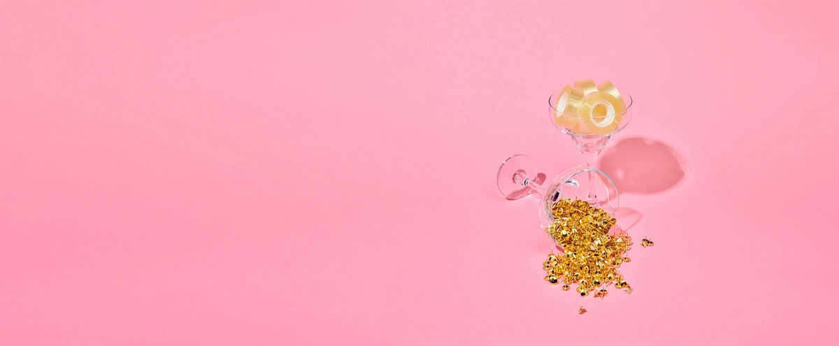 2023 - 08 - Hero - Stills - Glaasje - B M - Carriere en geld - Fotografie Tom ten Seldam - Styling Lieke Ouwinga