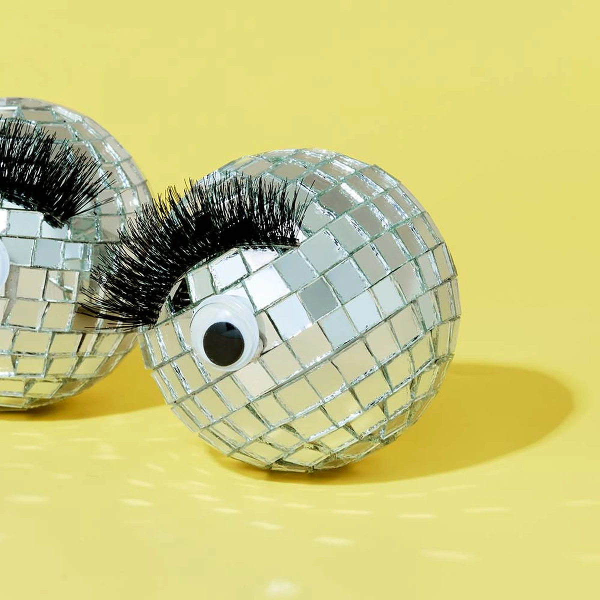 &C08 Coverstory Flirten discobal ogen wimpers