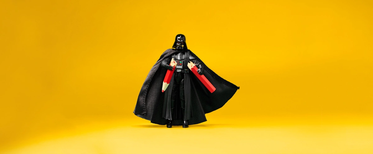 09 BS Header - Vriendjespolitiek - darth vader - potlood - kind - poppetje - star wars - fotografie Tom ten Seldam