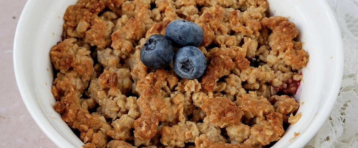 Header - Fokking makkelijk recept - bosbessencrumble - Happy Healthy Lieke