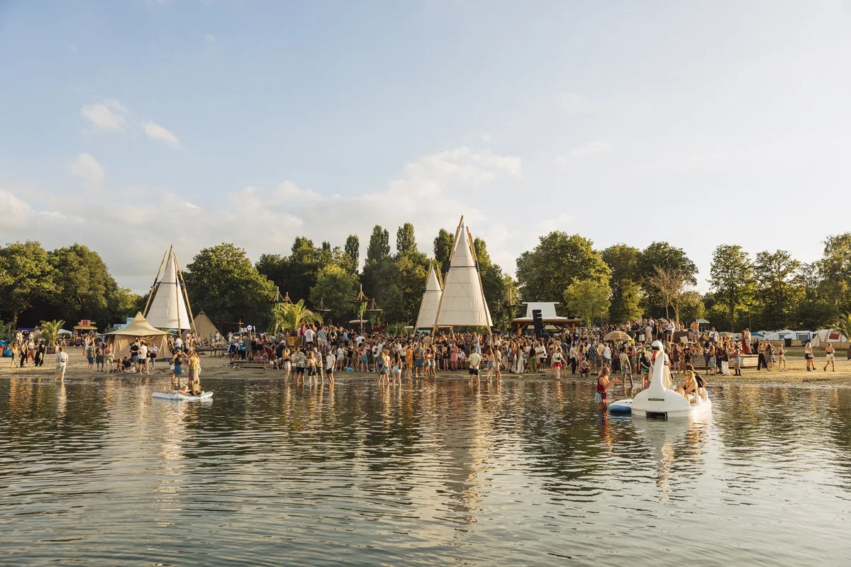 Skip de massale festivals: dit intieme festival voelt als een getaway