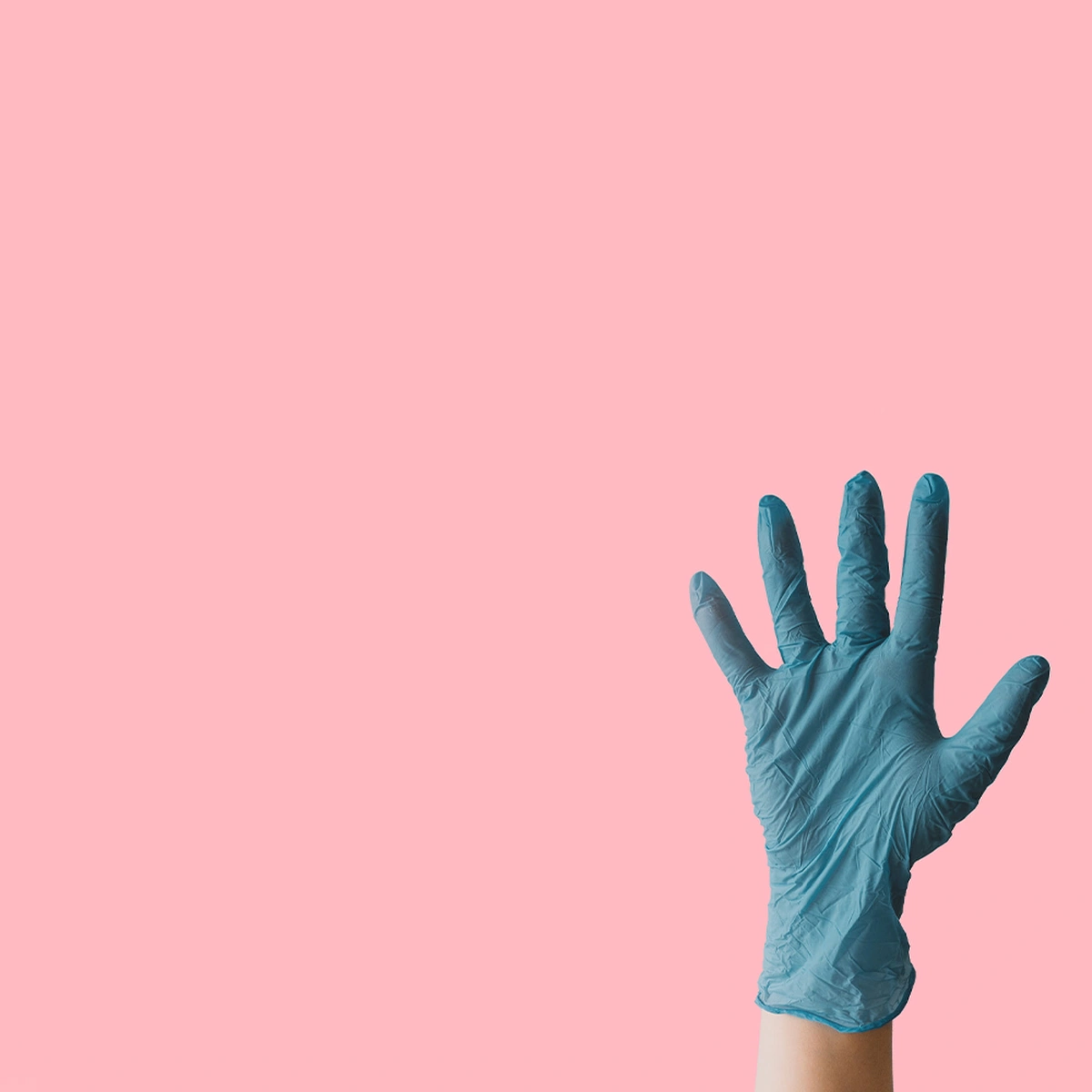 hero - handjes - schoonmaken - huishouden - kinderen - blauw - unsplash