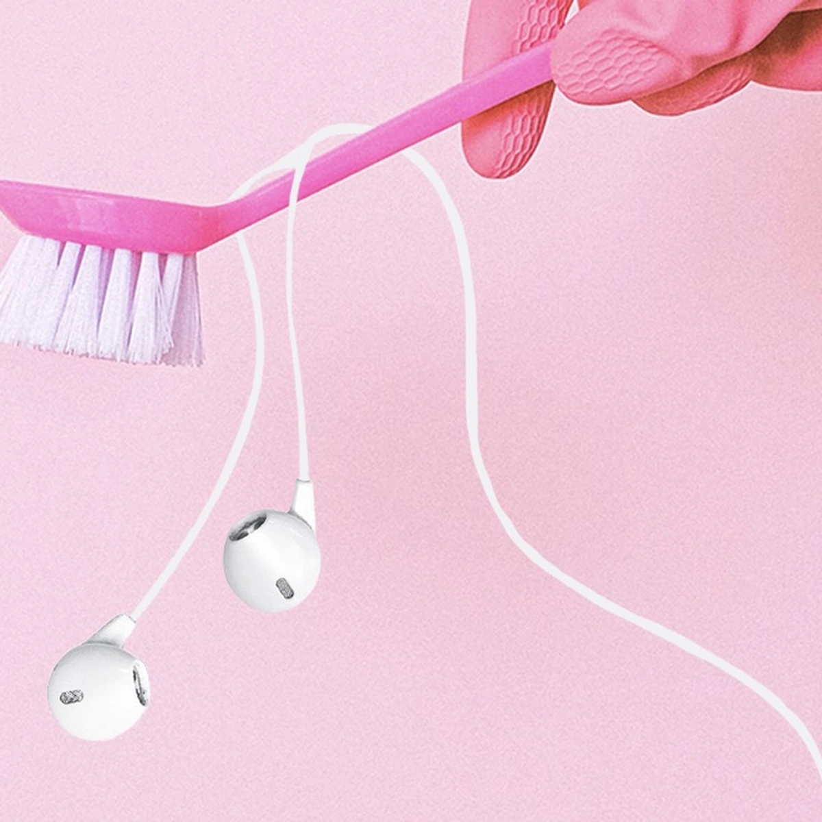 Header - oortjes - airpods - afwasborstel - schoon - schoonmaken - vies - Unsplash en Pexels