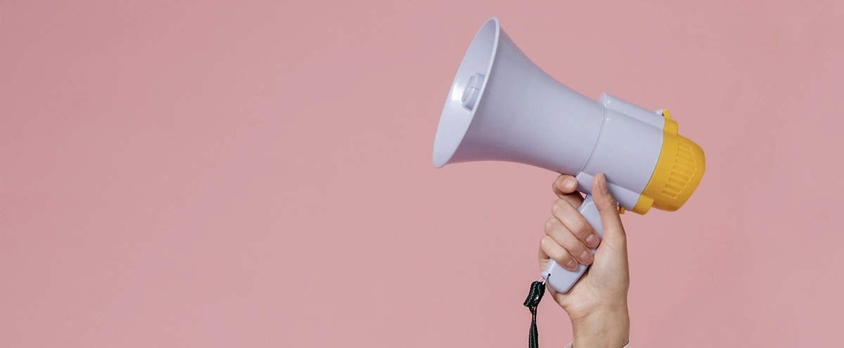 Header/hero - megafoon - geluid - hard - lawaai - hand - muziek