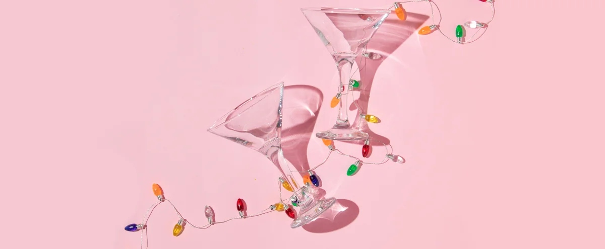 header - feest - nieuwjaar - 2023 - glas - drank - lichtjes - shutterstock