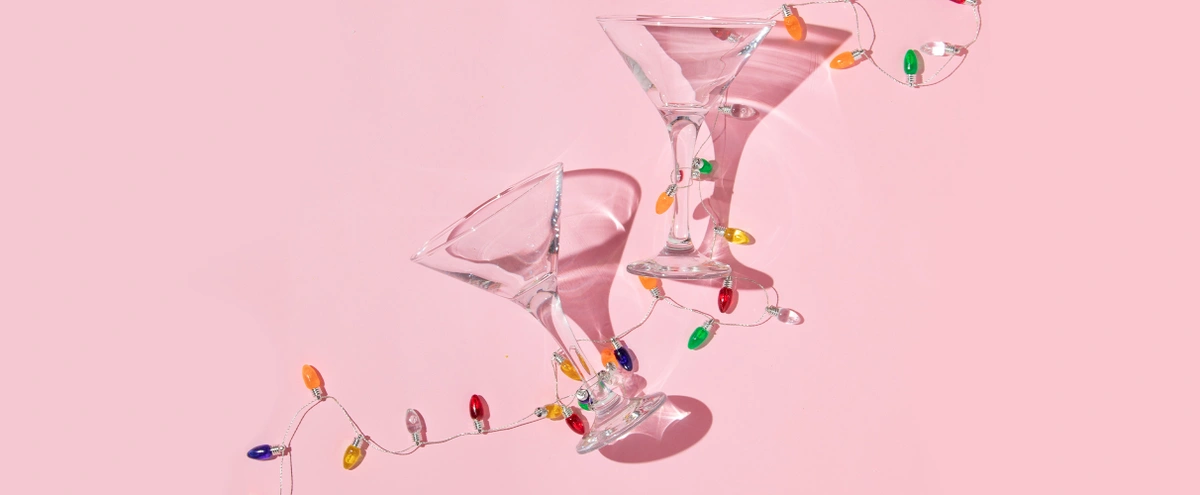 header - feest - nieuwjaar - 2023 - glas - drank - lichtjes - shutterstock