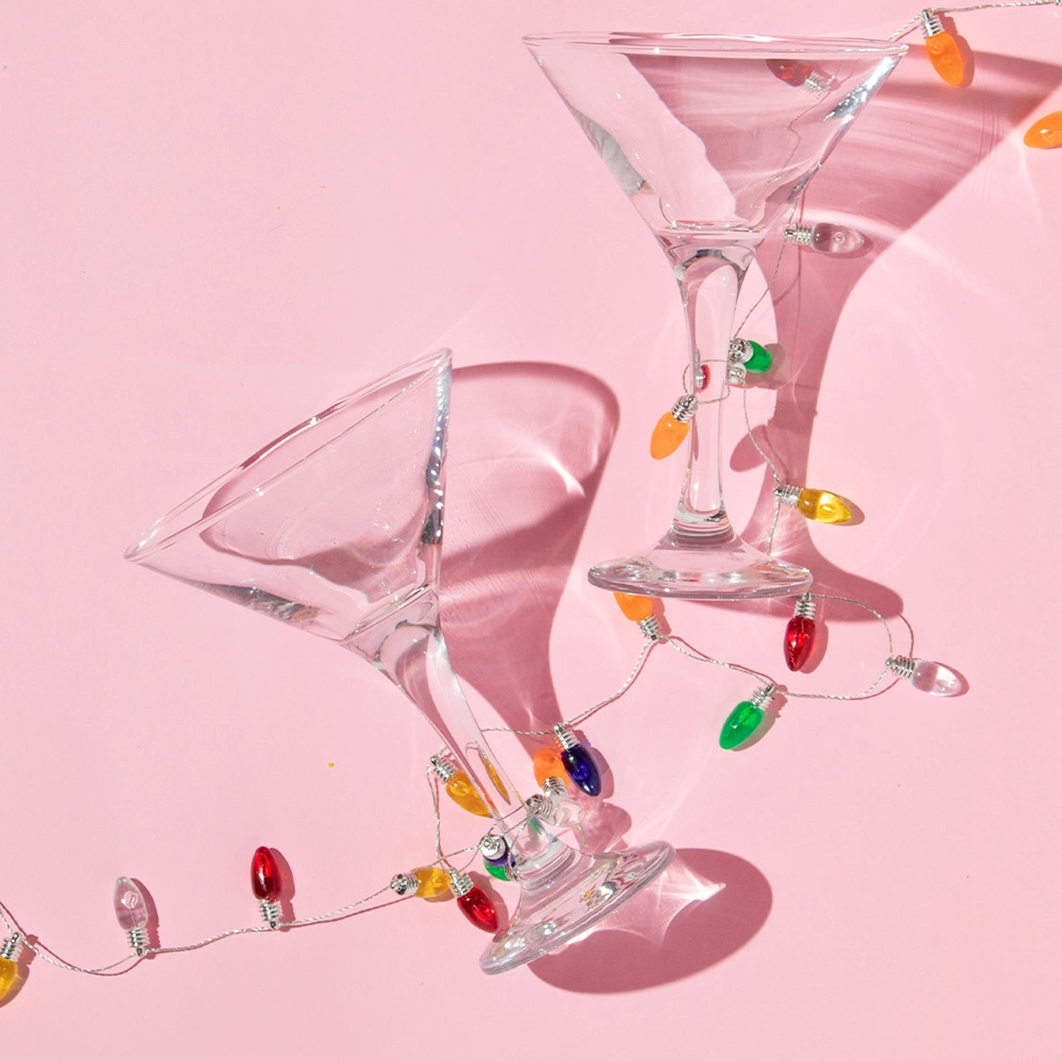 header - feest - nieuwjaar - 2023 - glas - drank - lichtjes - shutterstock