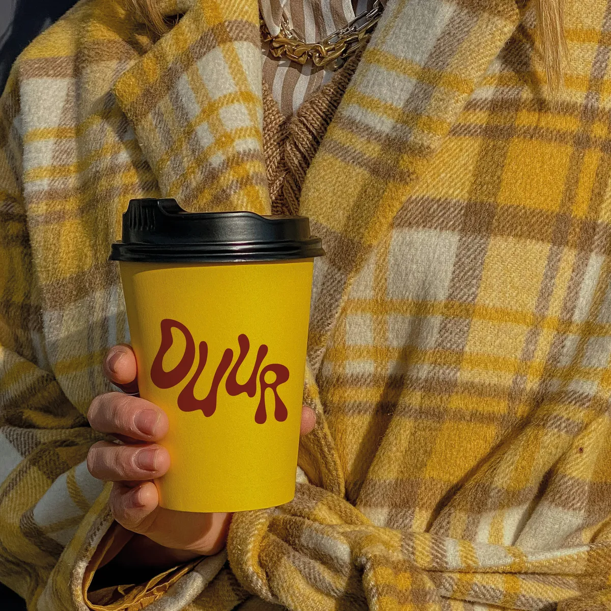 Alles wordt duurder, maar onze koffie to go van vijf euro laten staan? We denken er niet aan