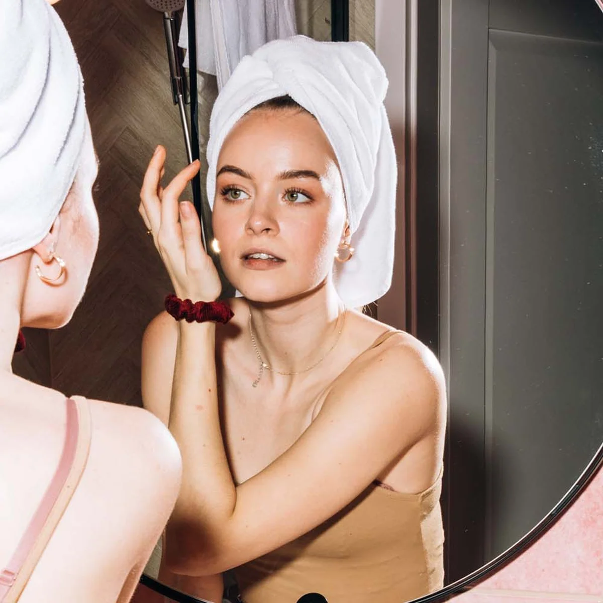 Header - Spiegel - Skincare - Badkamer - Roze - Routine - Pexels