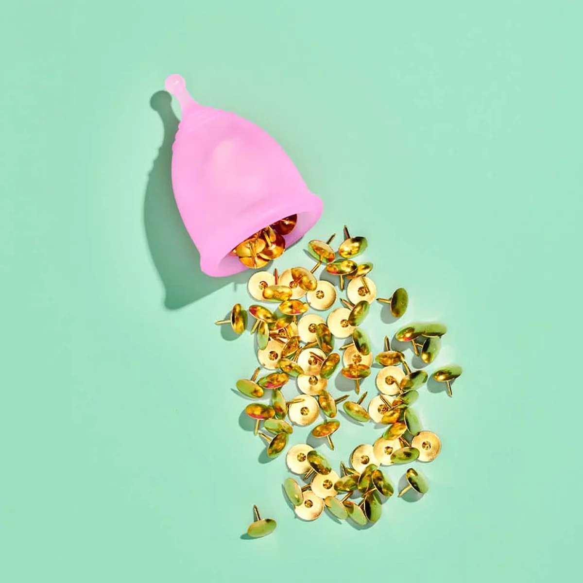 Editie 07 - Stills - B&M verhaal 2 Carriere en Geld - Groen - Punaises - Menstruatiecup - pijn - Tom ten Seldam - Styling Cheri van Rijn - Header