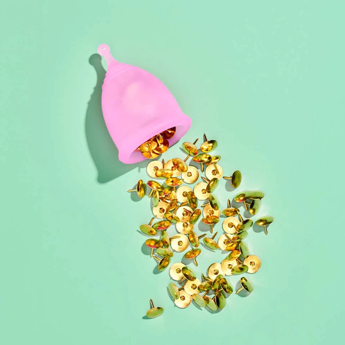 Editie 07 - Stills - B&M verhaal 2 Carriere en Geld - Groen - Punaises - Menstruatiecup - pijn - Tom ten Seldam - Styling Cheri van Rijn - Header