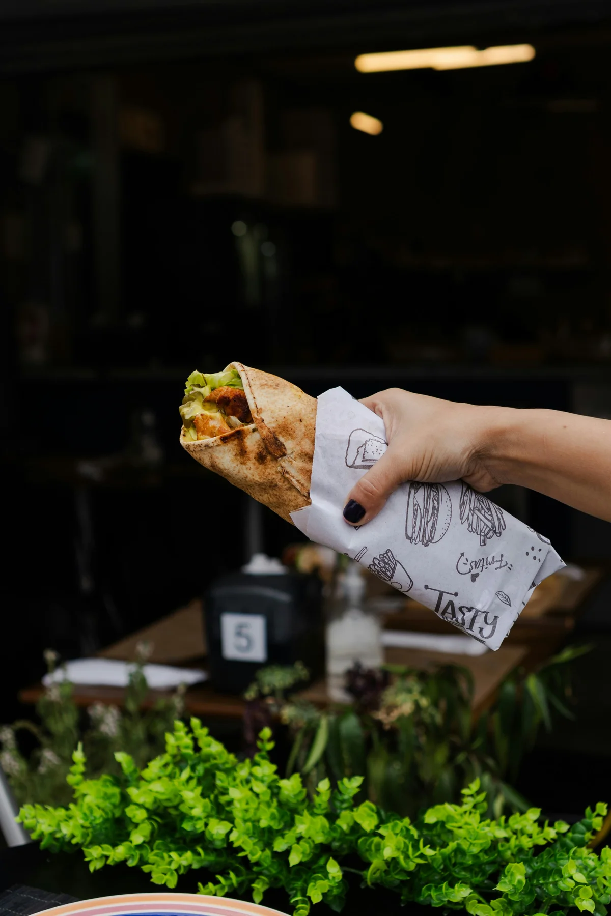 Dat meen je niet: met deze simpele hack scheuren je wraps nooit meer