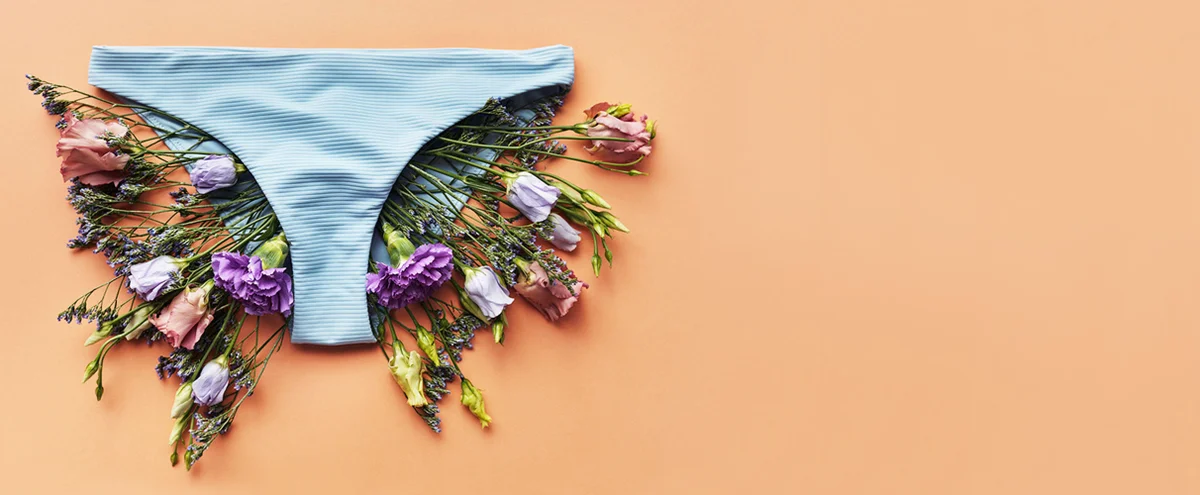hero - onderbroek - bloemen - blauw - lingerie - pexels
