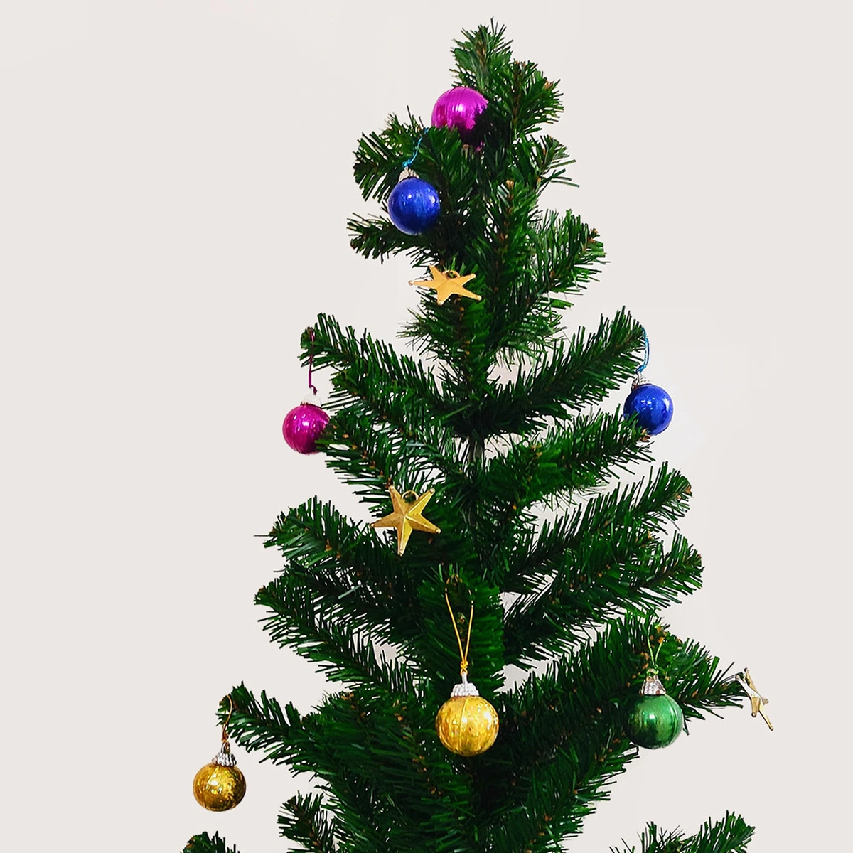 header - kerstboom - kerst - kerstbal - december - unsplash
