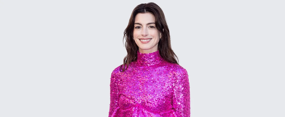 header - anne hathaway - roze jurk - beauty - brunopress