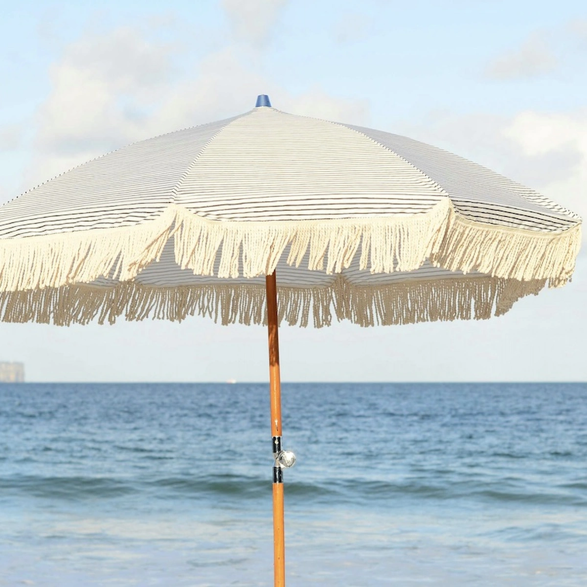 Header - parasol - strand - zee - zomer - vakantie - Unsplash
