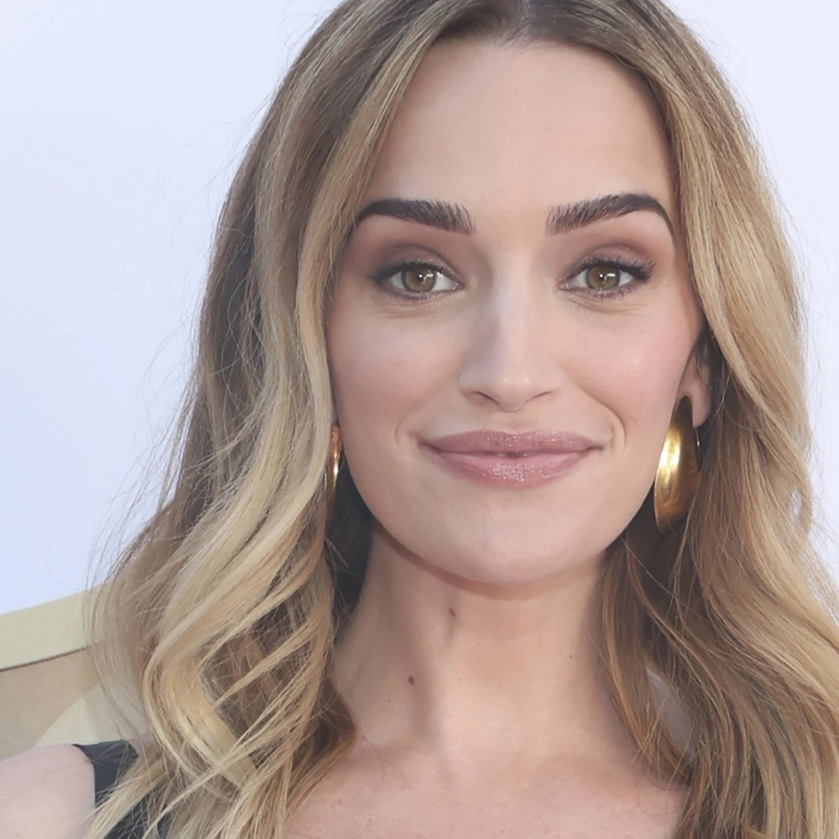 header - brianne howey - ginny and georgia - brunopress