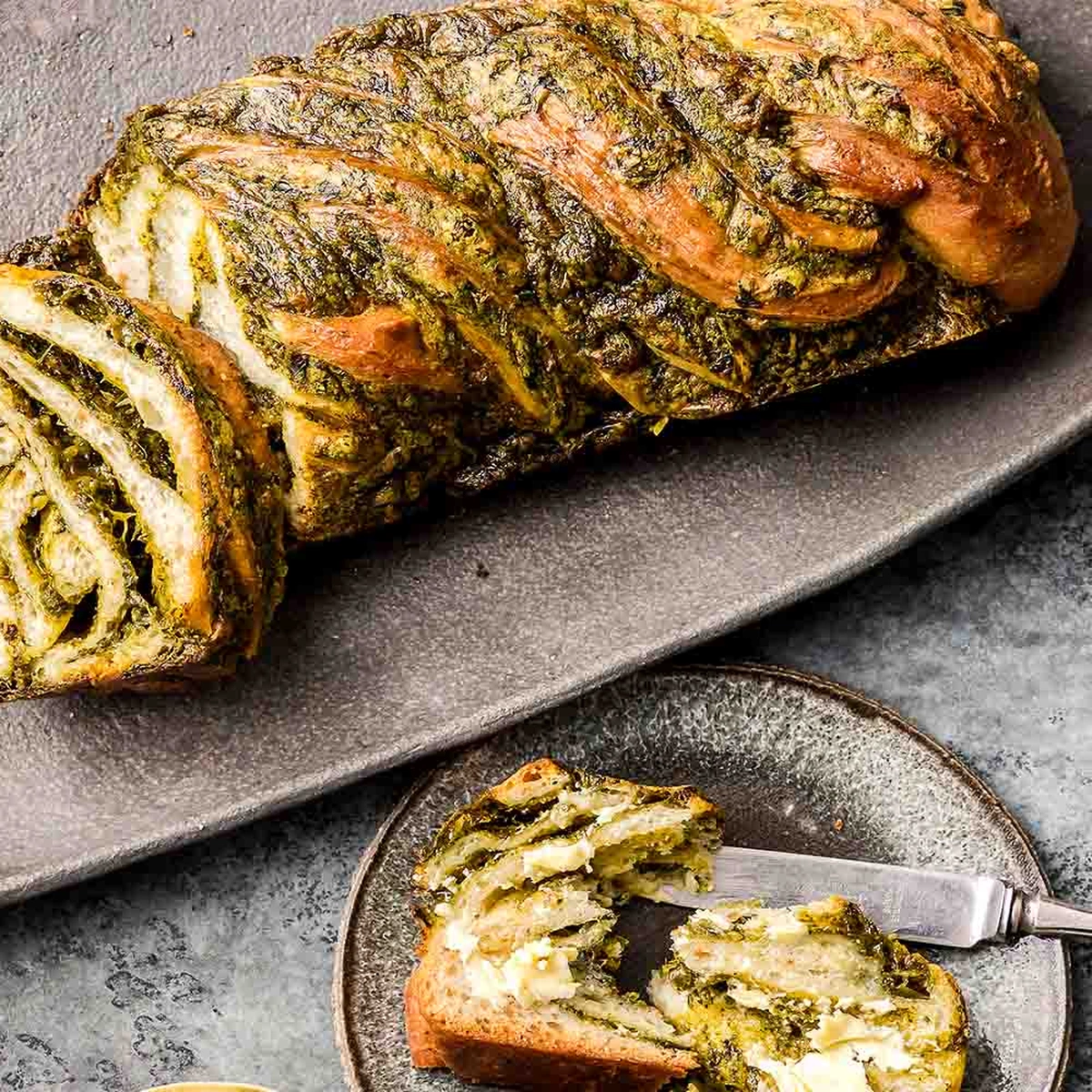 Vegetarische burger met Beemster Jong Belegen, gegrilde ui augurk (1)