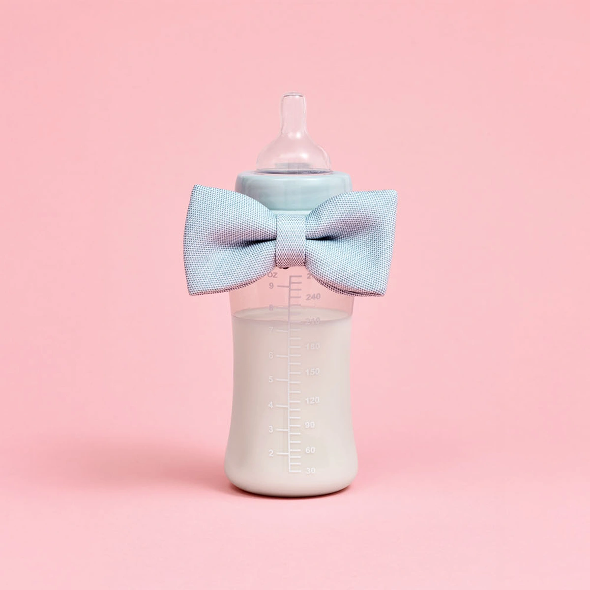 Editie 06 - Stills - B&M verhaal 4 Mama - Roze - Fles - Strik - Melk - Tom ten Seldam - Styling Cheri van Rijn - Header