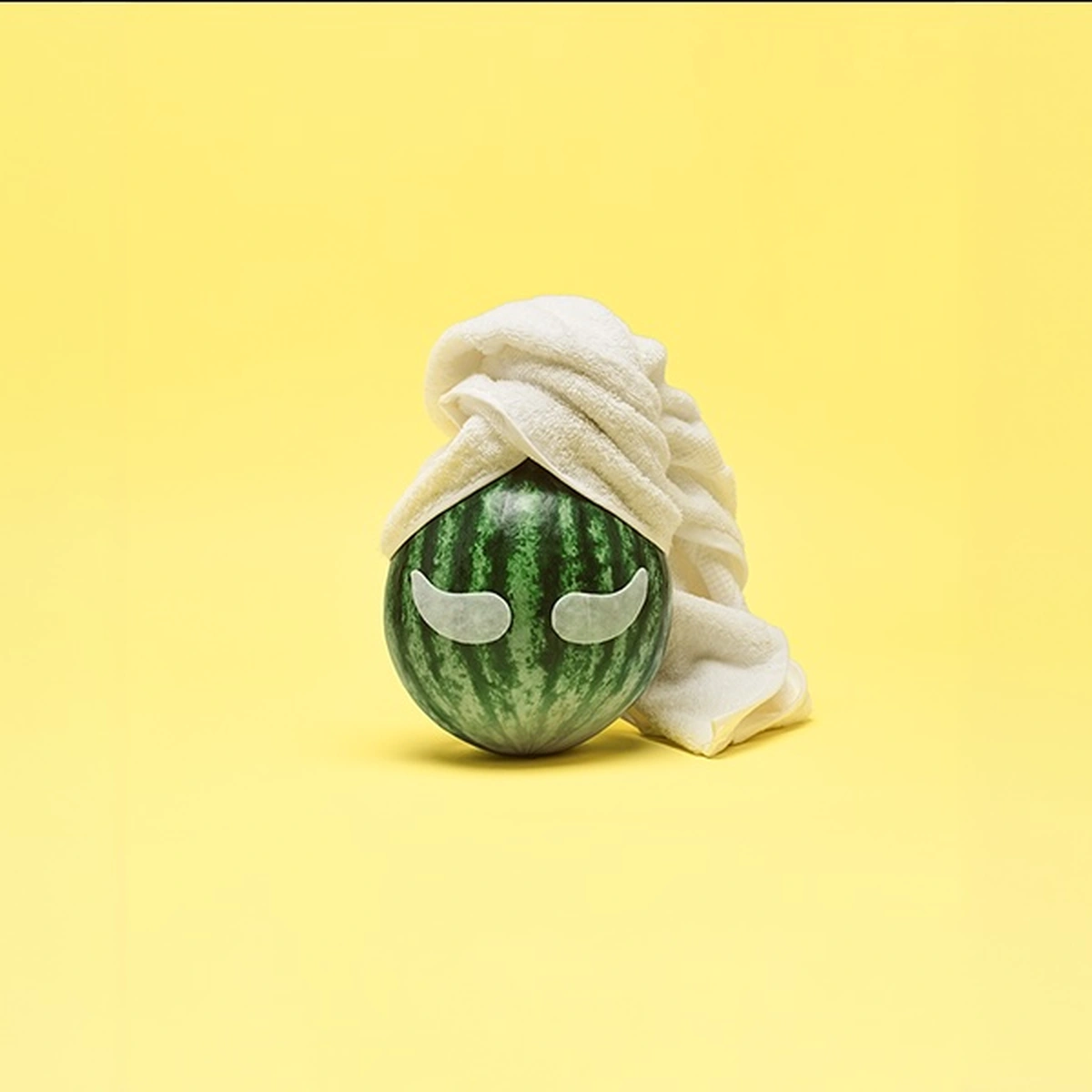 06 coverstory -Stills - meloen-selfcare-beauty-handdoek-oog-wallen - Tom ten Seldam - Header3