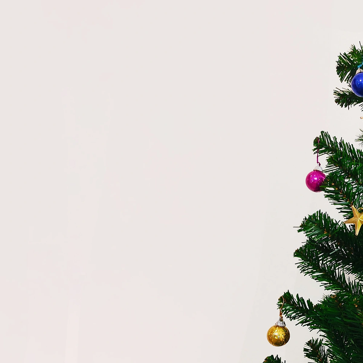 hero - kerstboom - kerst - kerstbal - december - unsplash