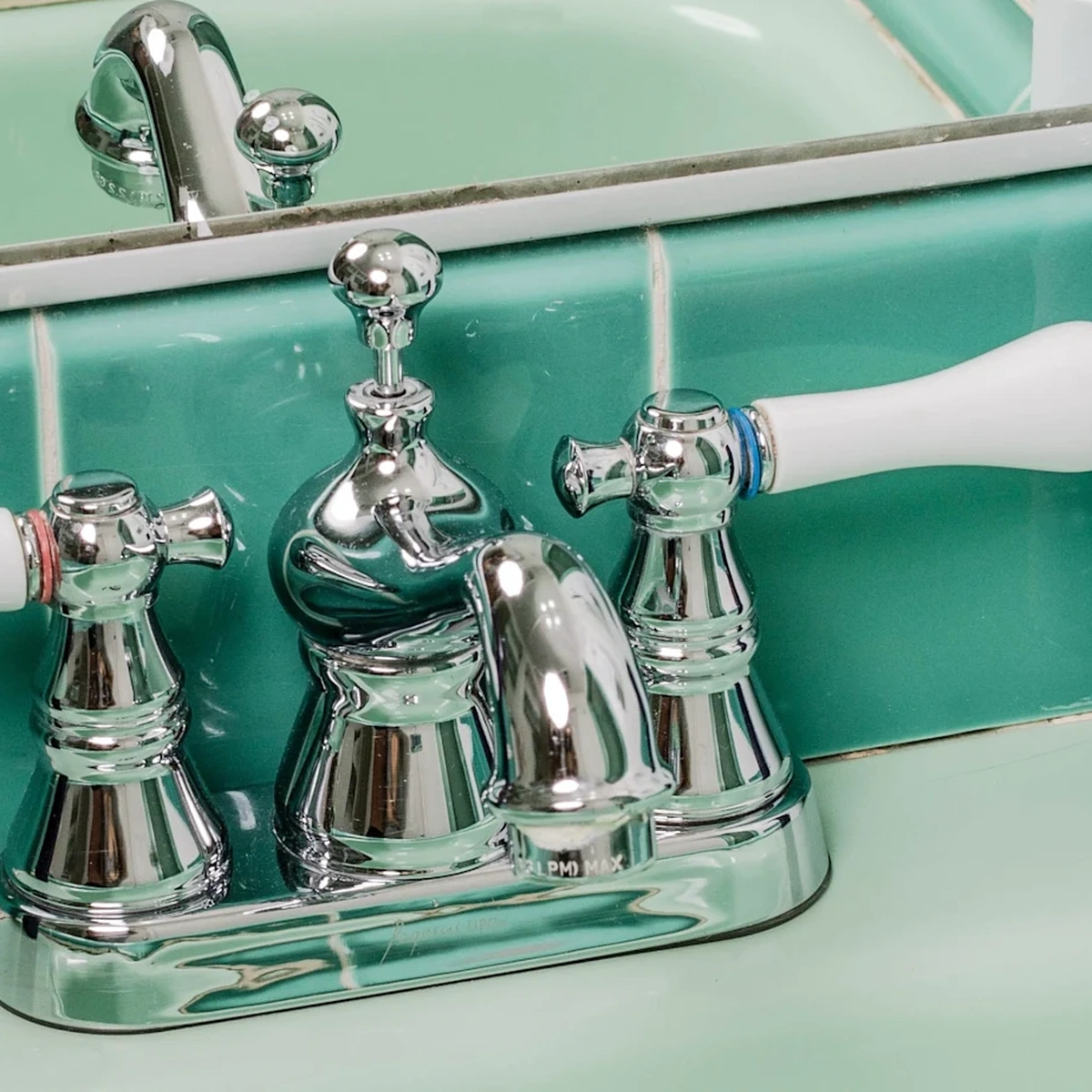 Header - badkamer - kraan - douche - bad - beauty - Unsplash