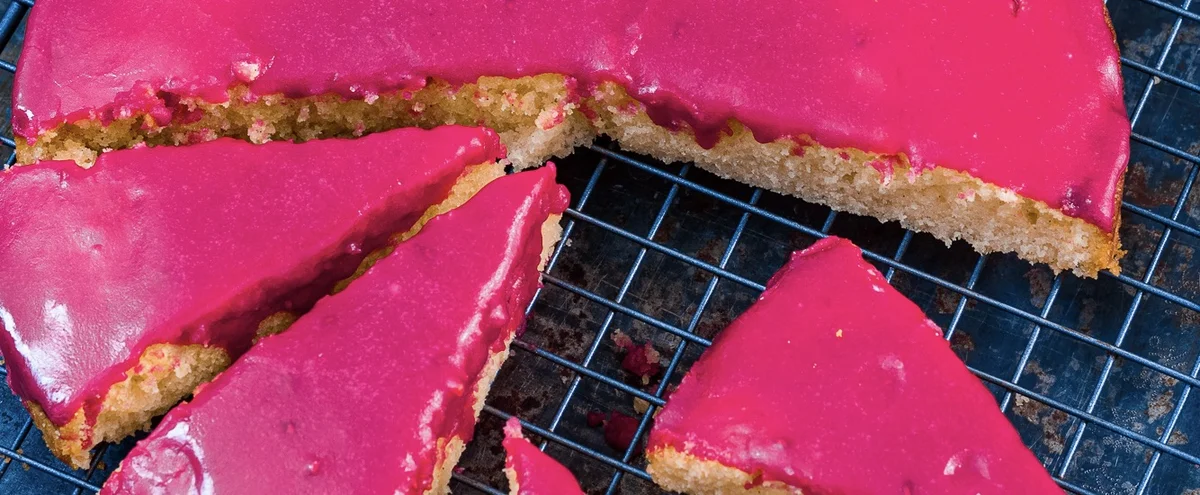 Header - roze koeken taart - Chickslovefood - fokking makkelijk recept
